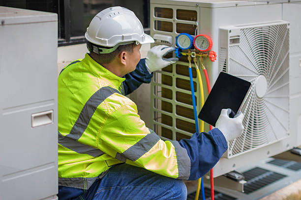 Professional Hvac technician working in Austin, AR